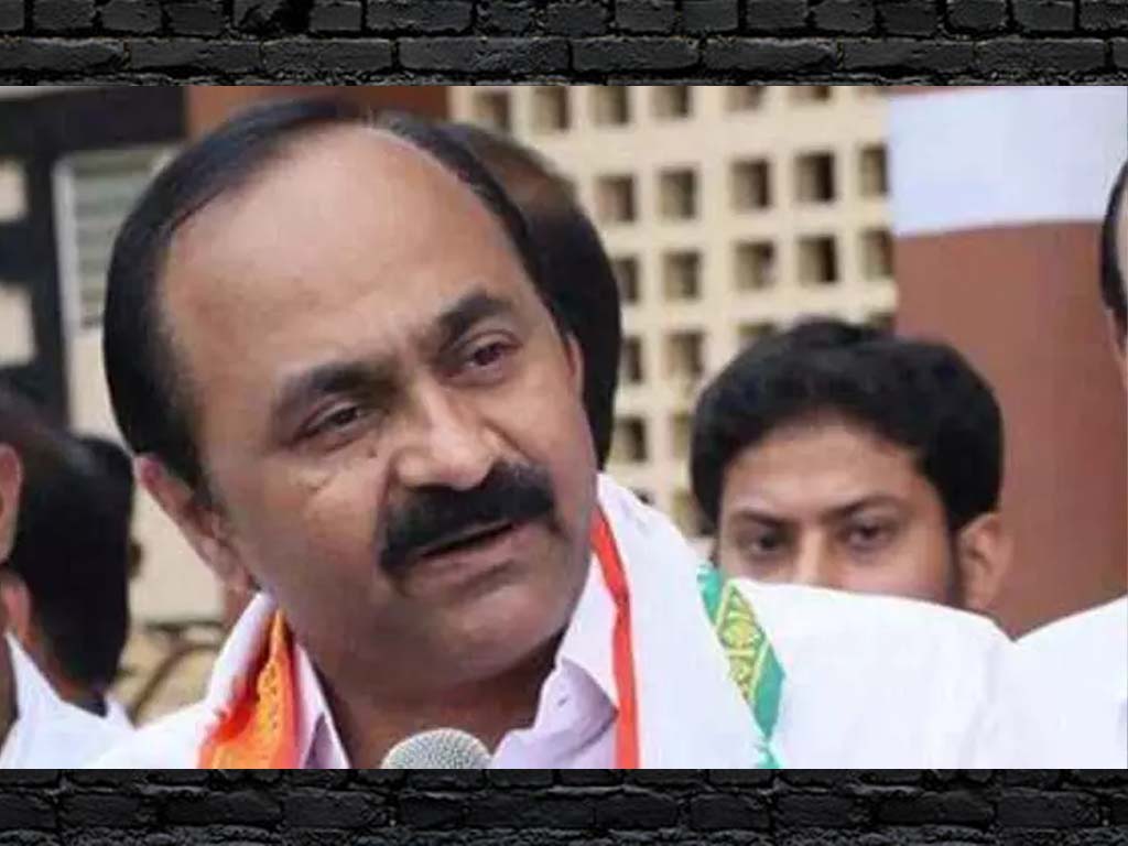 വോട്ടെണ്ണൽ ദിനത്തിന് മുൻപ് ; മൂകാംബിക ക്ഷേത്ര ദർശനം നടത്തി വിഡി സതീശൻ