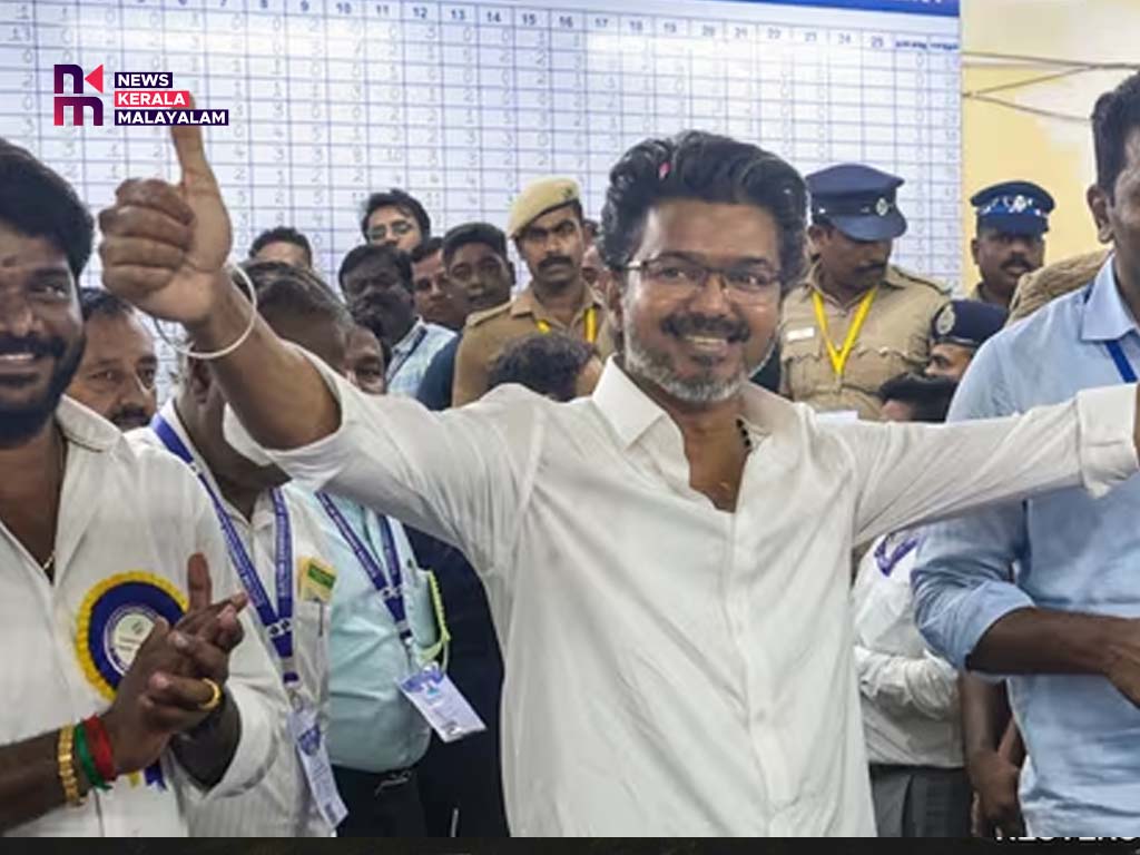 കേവല ഭൂരിപക്ഷം തികയ്ക്കാനുള്ള ശ്രമത്തില്‍ വിജയ്; കോണ്‍ഗ്രസുമായി ചര്‍ച്ചകള്‍ ആരംഭിച്ചുവെന്ന് സൂചന