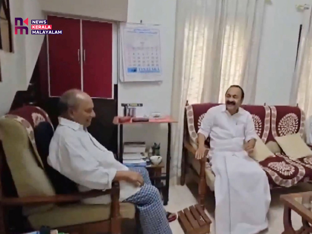 എ.കെ ആന്‍റണിയെ സന്ദര്‍ശിച്ച് നിയുക്ത മുഖ്യമന്ത്രി വി. ഡി സതീശന്‍